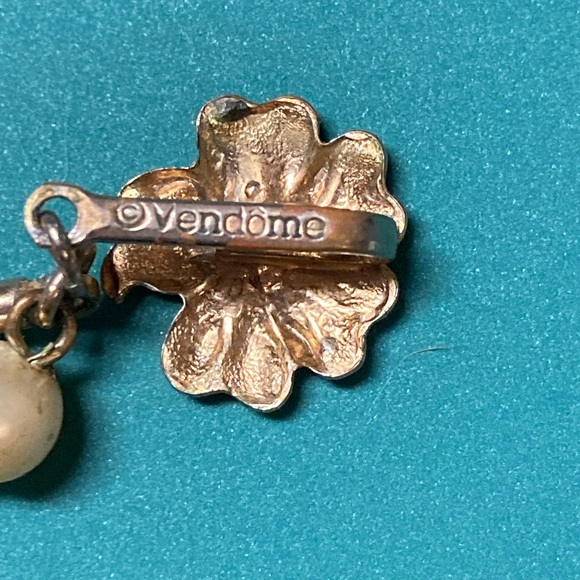 Vintage Vendome Faux Pearl Necklace with Bracelet and Screw-back Earrings - Picture 5 of 10